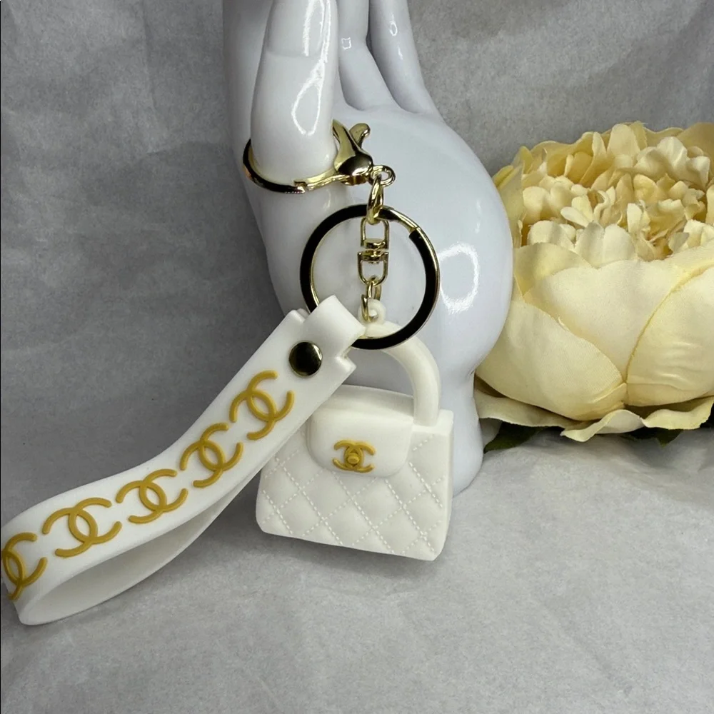 White and Gold Key & Card Holder - Picture 5 of 5